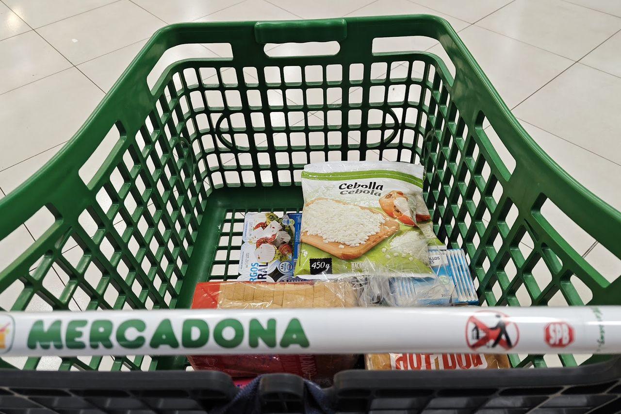 Carrito de la compra en supermercado. Codigo2 Studios