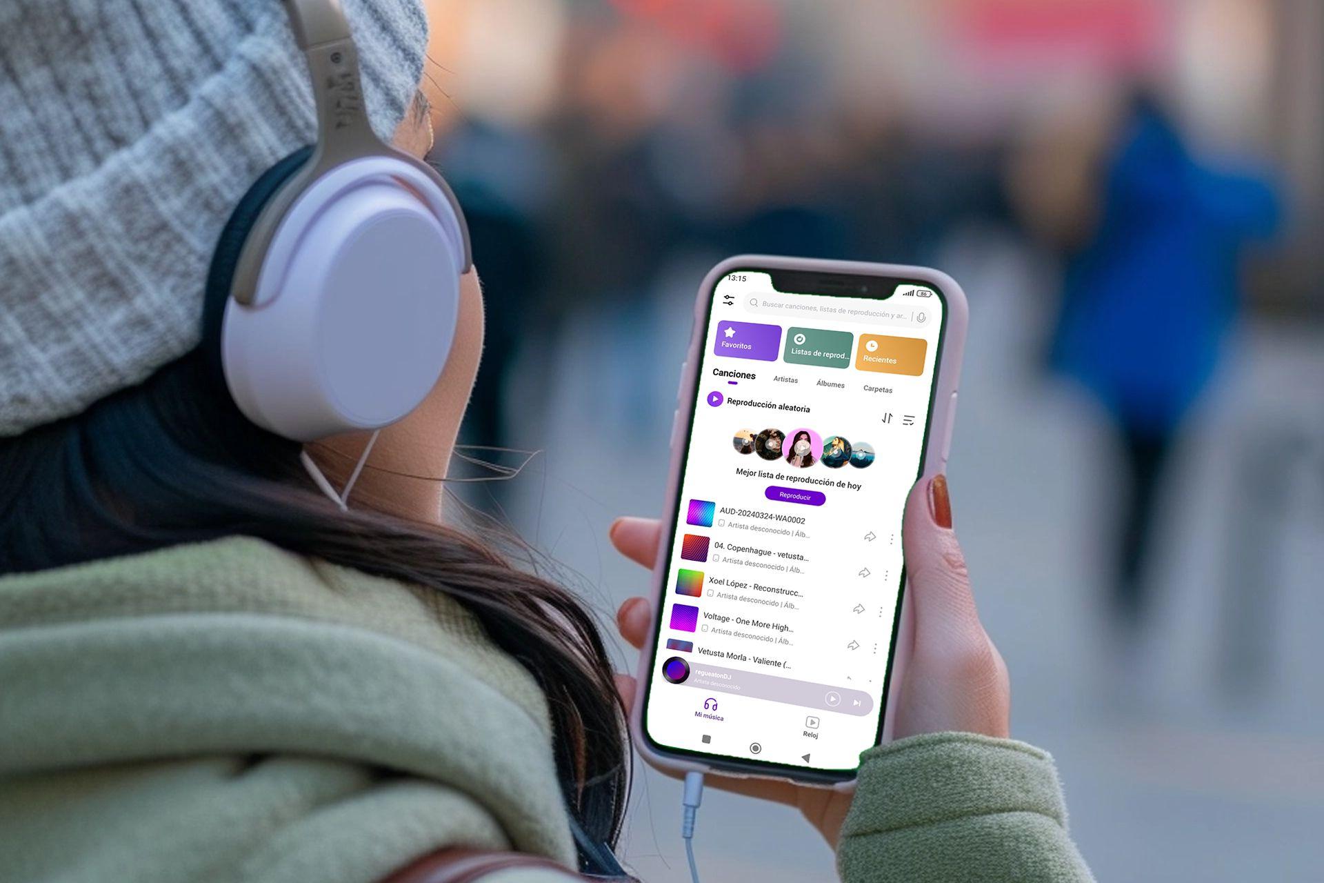 Chica escuchando música en tu teléfono móvil. Codigo2 Studios