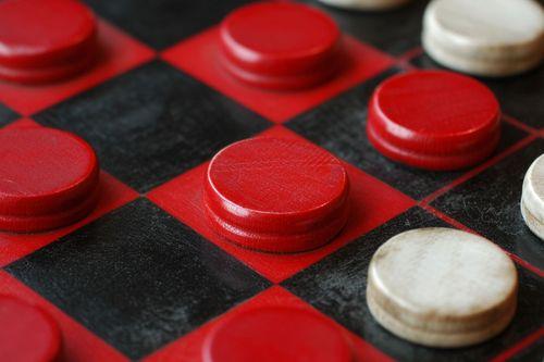 Como jugar a las damas: reglas, estrategias y variantes del juego