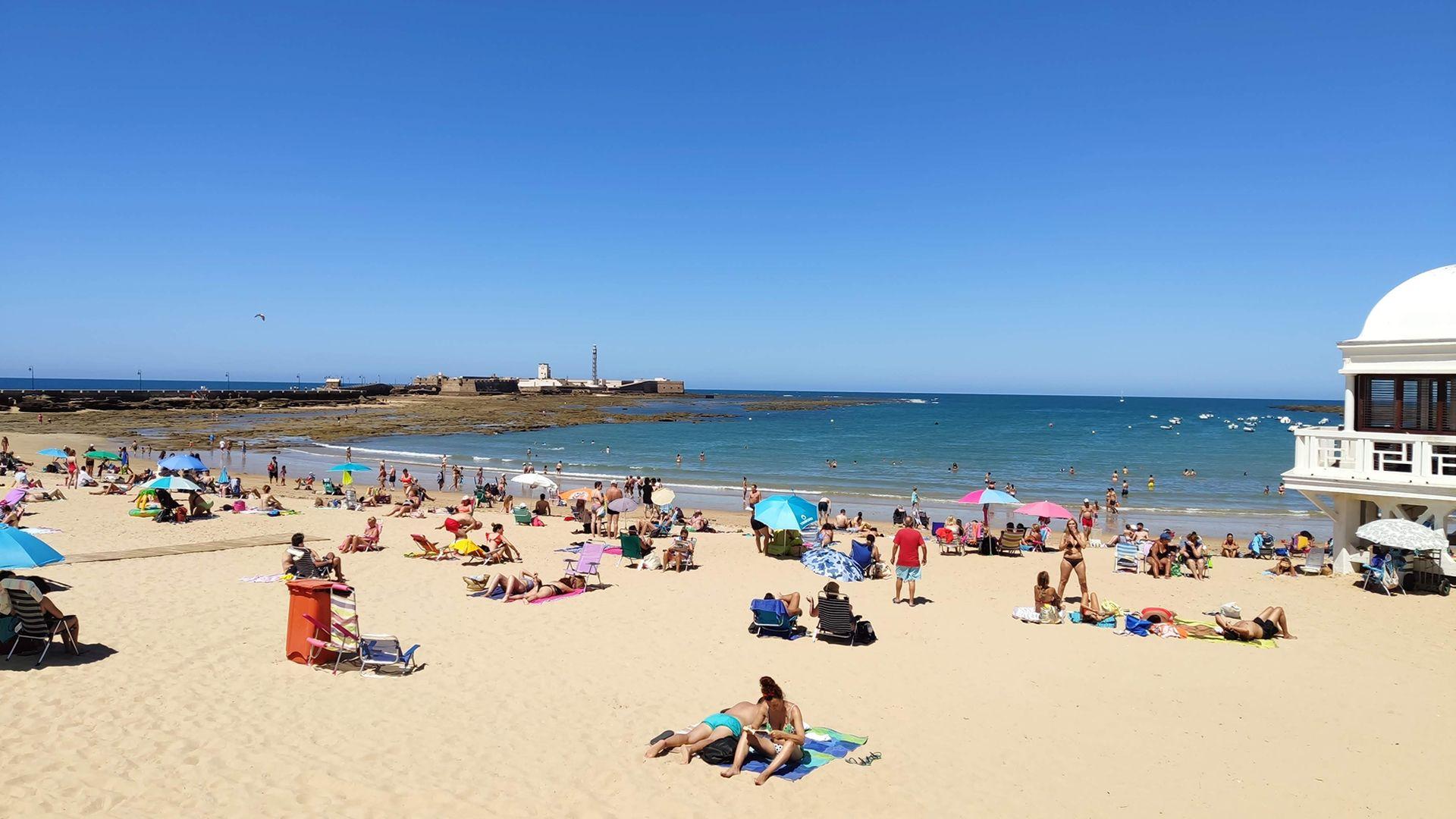 Vista de la playa La Caleta en Cádiz. Codigo2 Studios