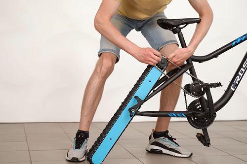 Un Youtuber inventa una bicicleta sin ruedas ¡Y la máquina sorprendentemente funciona!