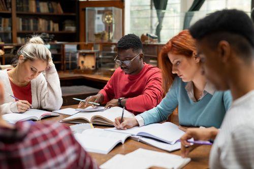Esta es la vitamina para la memoria recomendada por Hardvard que impulsa el rendimiento en los exámenes