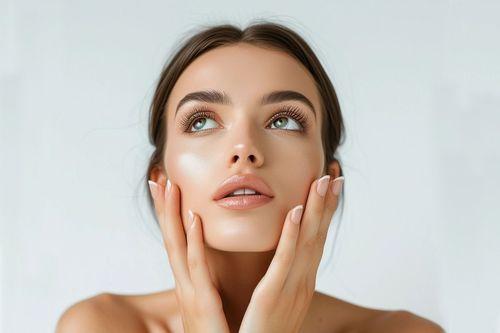 Las mejores vitaminas orales para fortalecer el pelo y las uñas: Bebibles y también gominolas