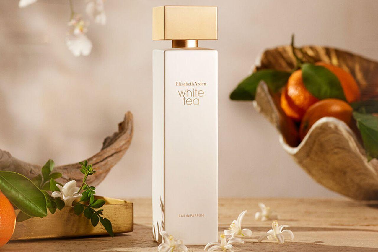 Imagen promocional de White Tea el perfume icónico de Elizabeth Arden.